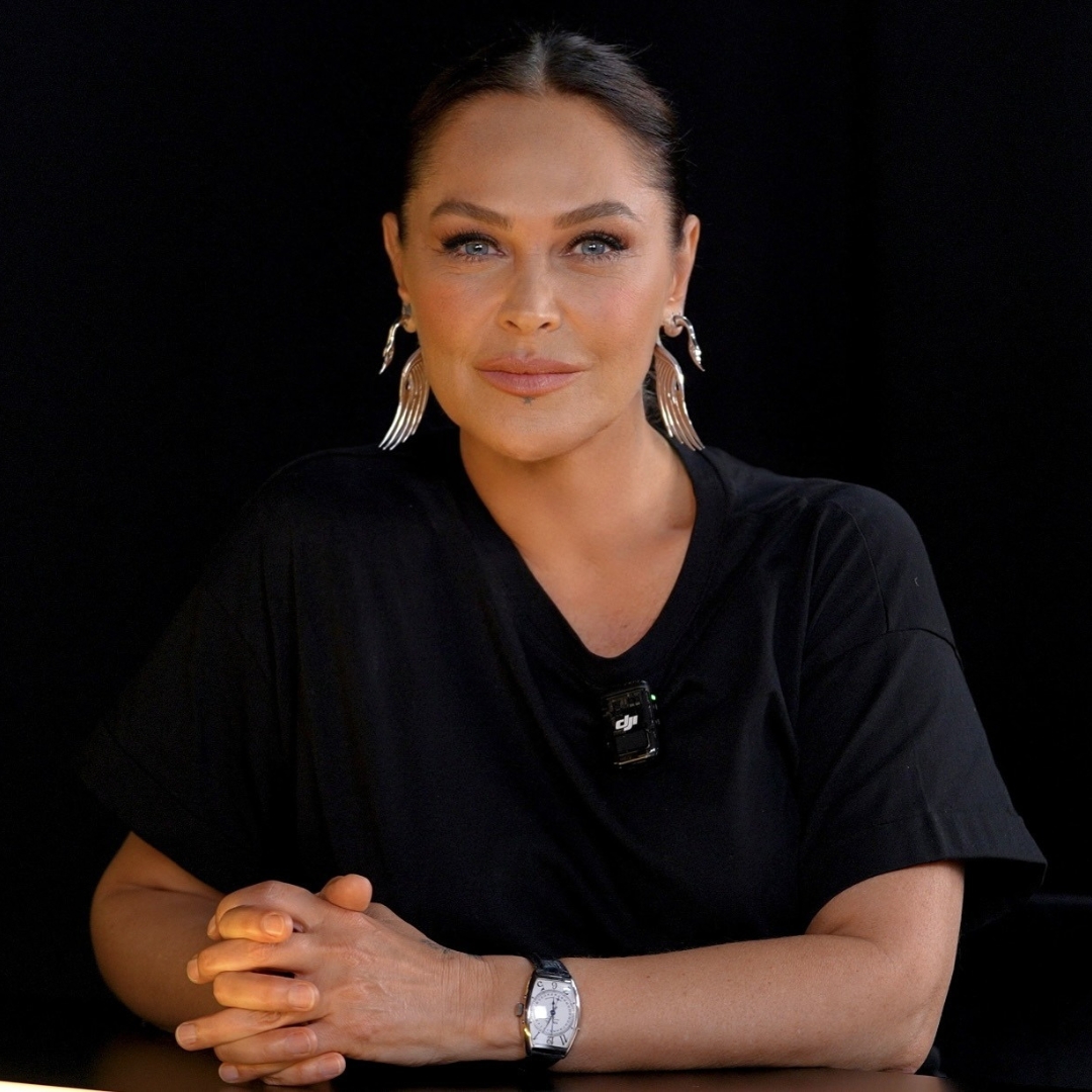 HÜLYA AVŞAR